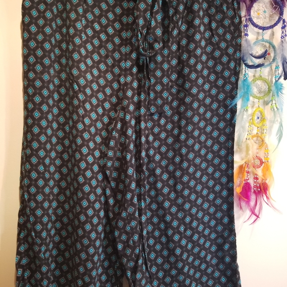 Torrid Geo Print Wide Leg Crop Selftie Pant - Picture 11 of 13